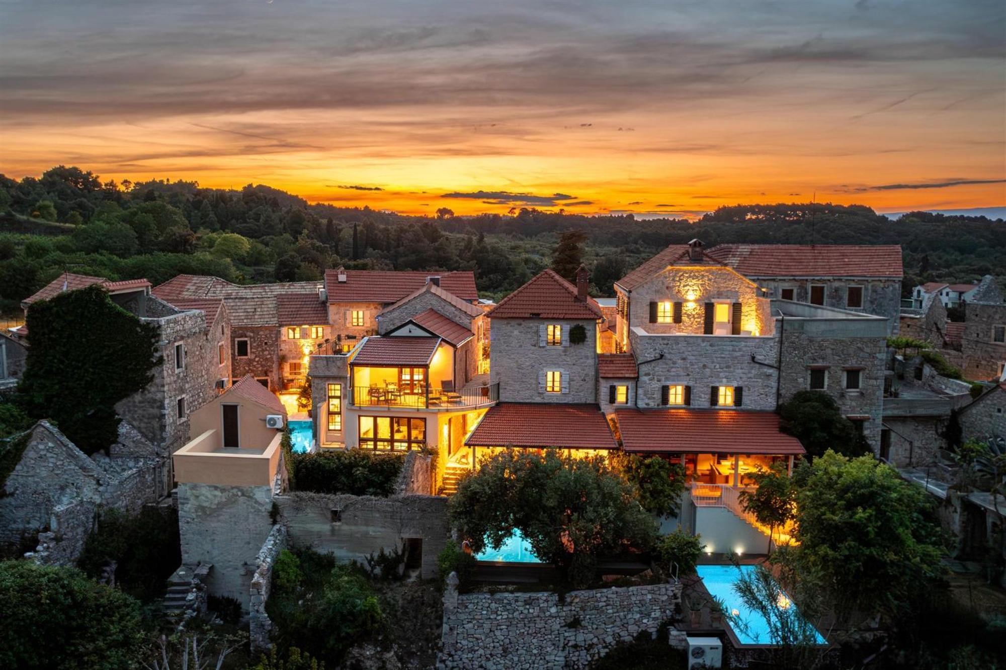 Dvor Pitve Villas Jelsa  Exterior photo
